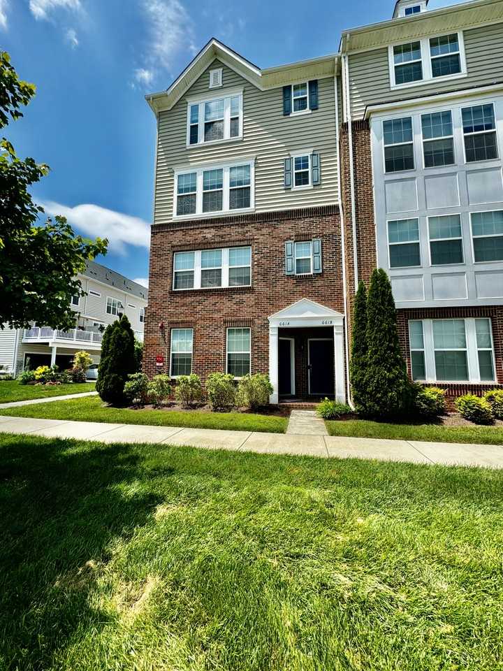 661 E Church St #B - Photo 2 of 41