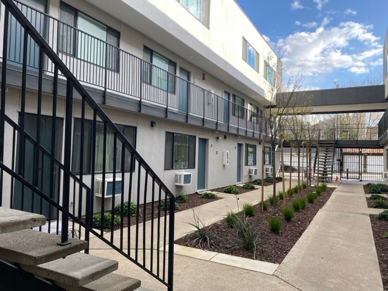 1220 E St - Photo 4 of 17