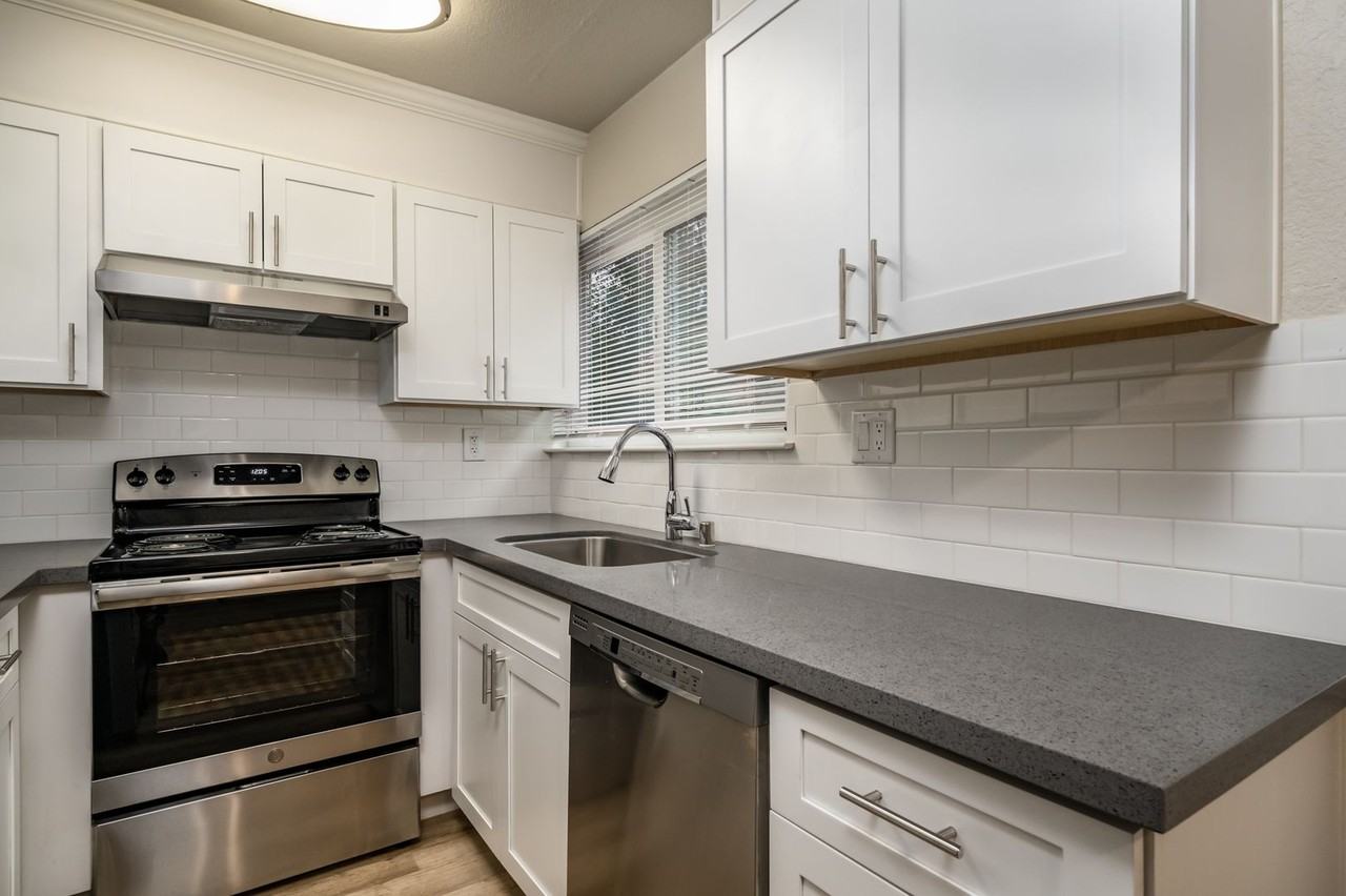 1220 E St - Photo 7 of 17