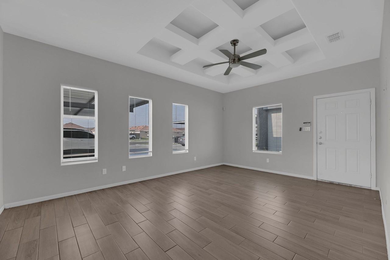 1001 W La Pointe Ave - Photo 3 of 15