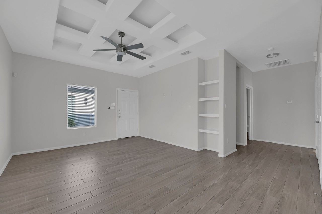 1001 W La Pointe Ave - Photo 4 of 15