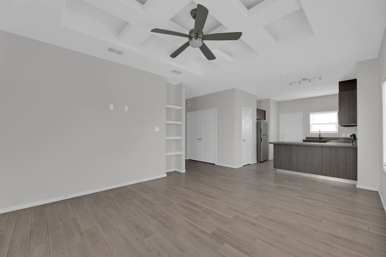 1001 W La Pointe Ave - Photo 5 of 15