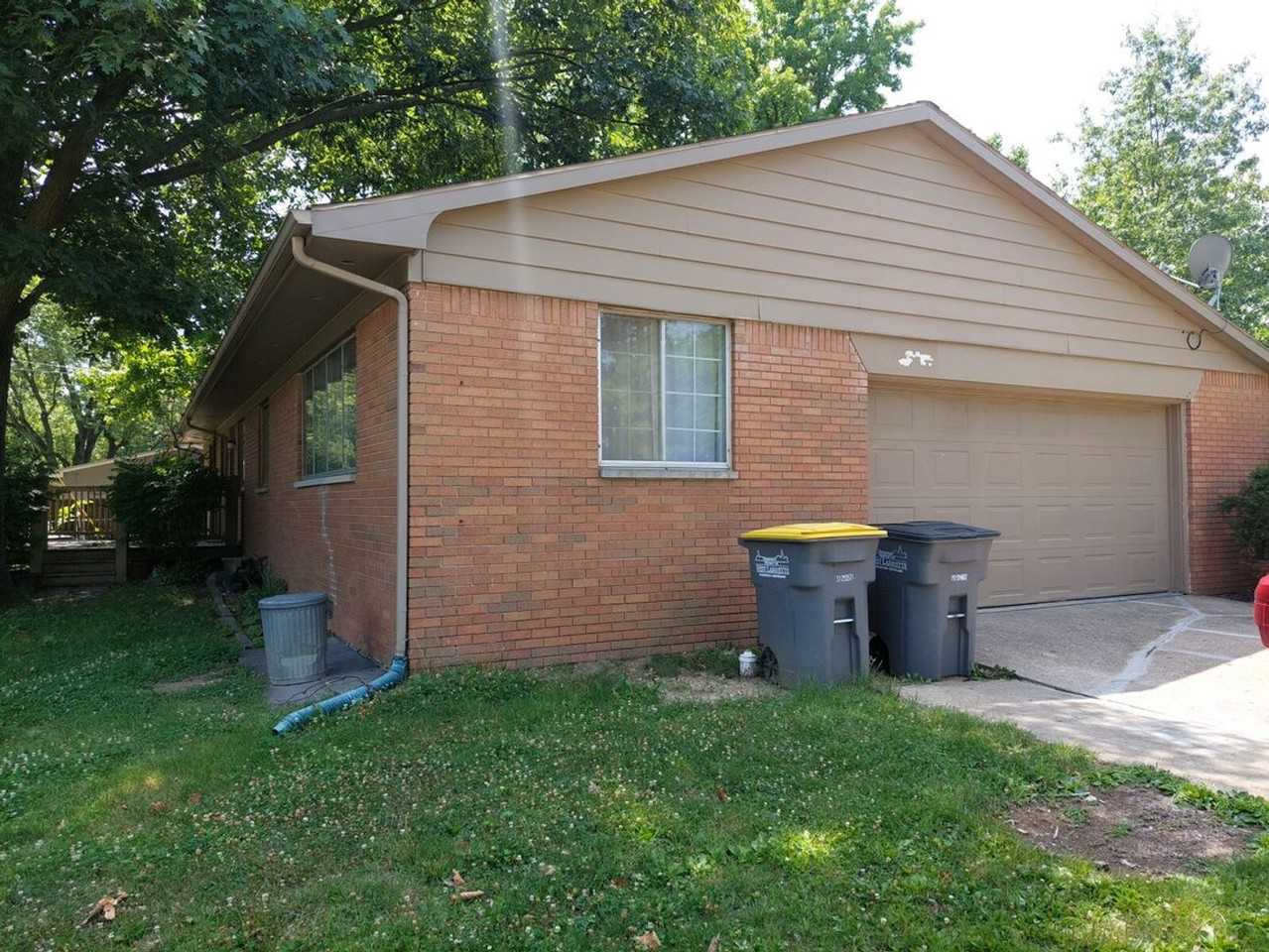 2252 Indian Trail Dr - Photo 2 of 18