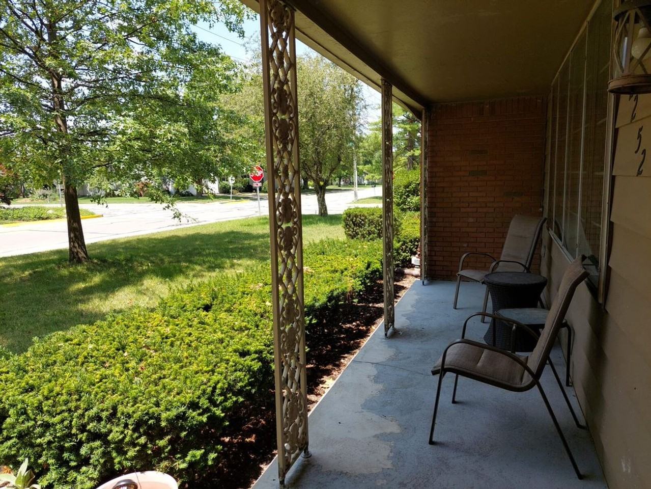 2252 Indian Trail Dr - Photo 3 of 18