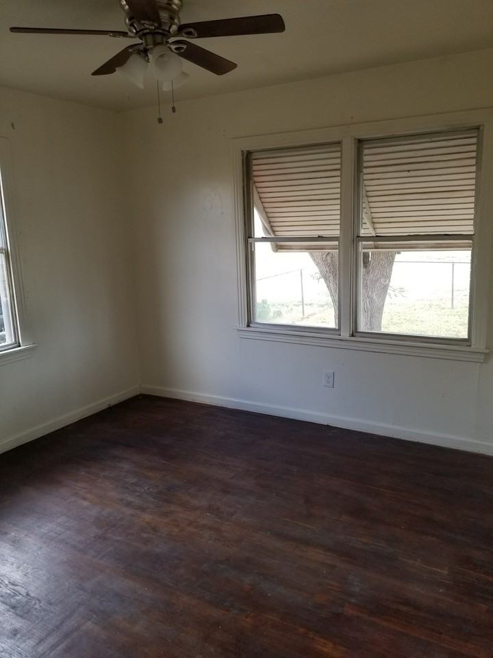 4607 Preston St #1 - Photo 5 of 7