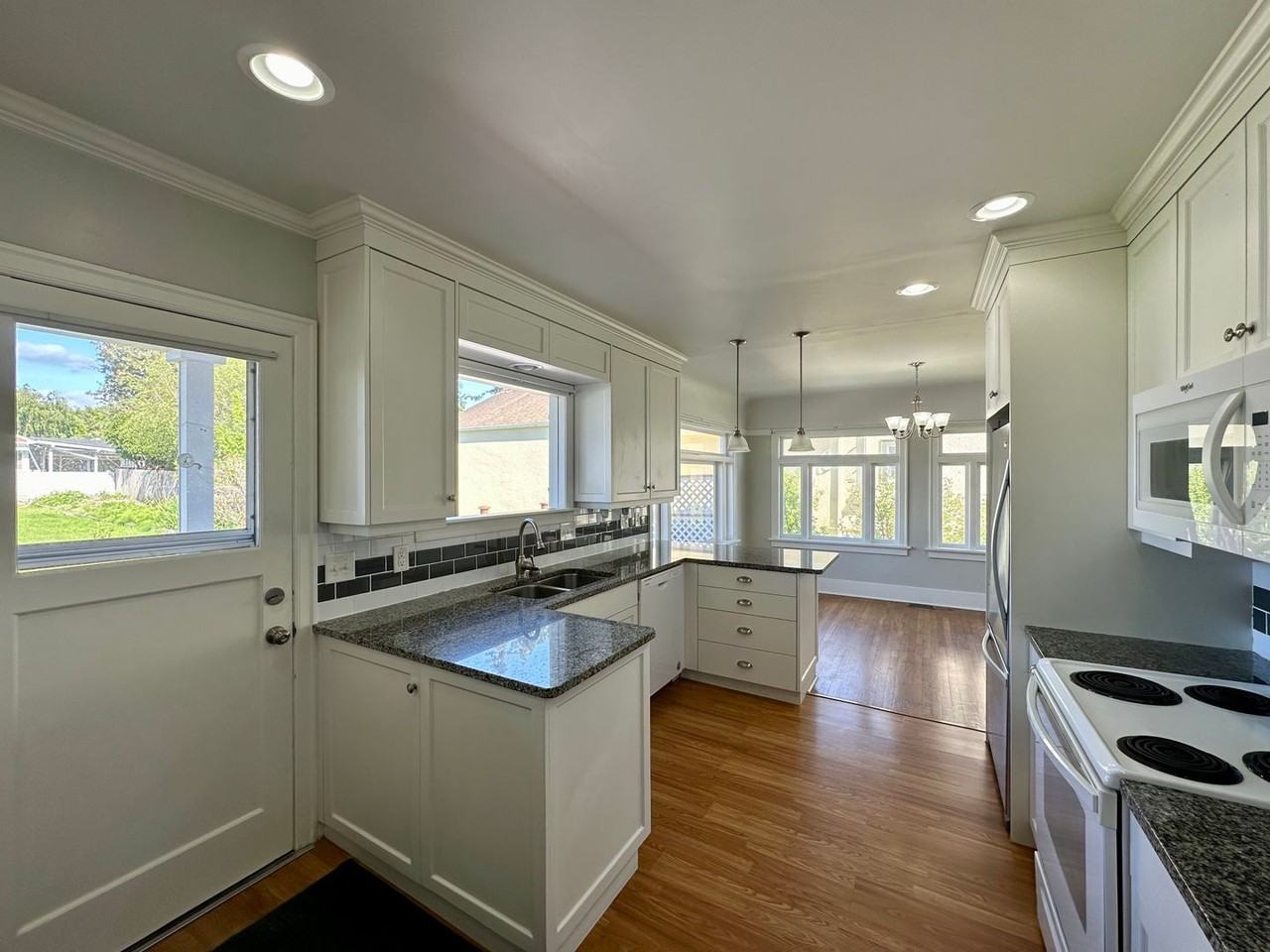 2914 Cornwall Ave - Photo 3 of 26