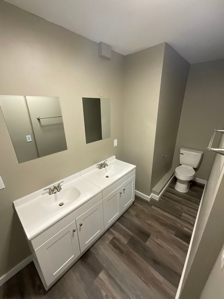 312 E 8th St - Photo 4 of 44