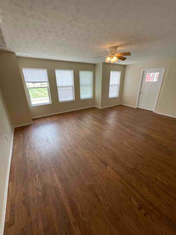 314 E 10th St - Photo 3 of 18