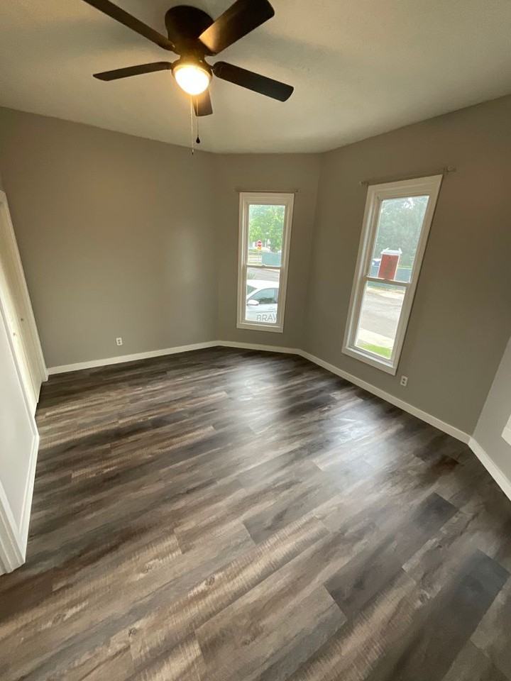 213 N Grant St - Photo 4 of 26