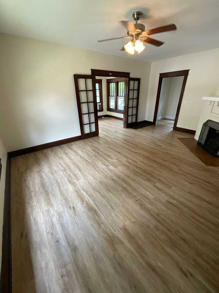 223 E 8th St - Photo 3 of 21