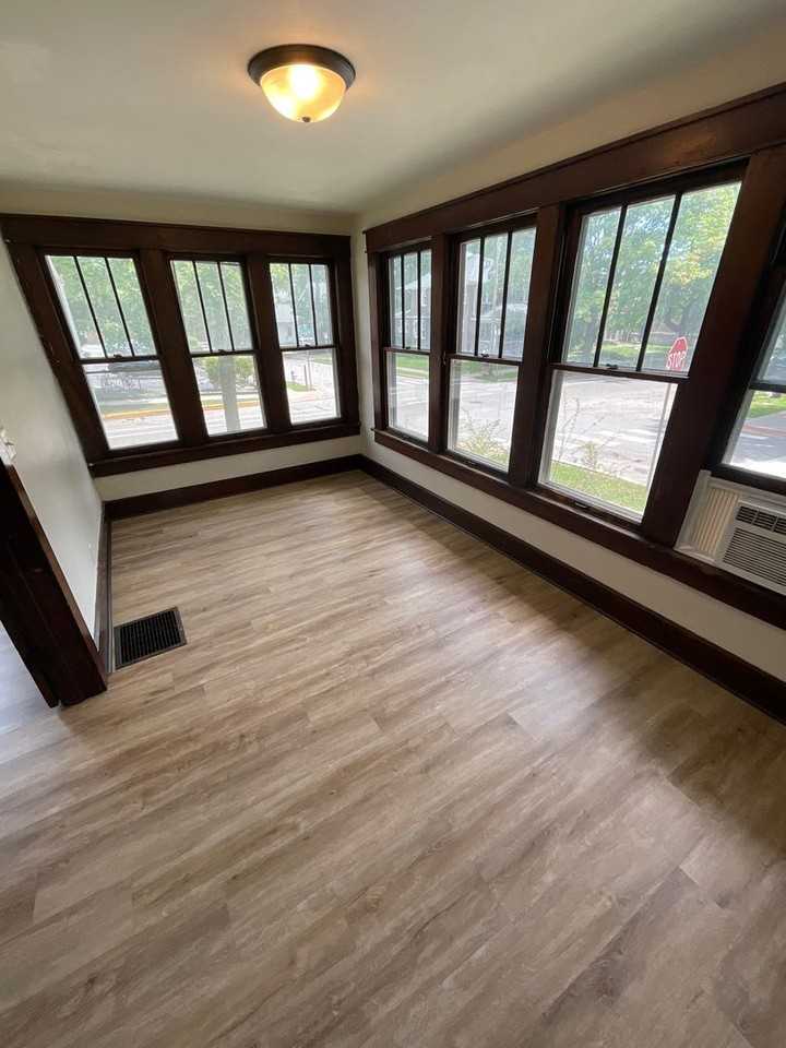 223 E 8th St - Photo 4 of 21