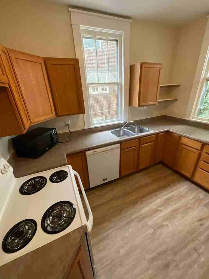 223 E 8th St - Photo 5 of 21