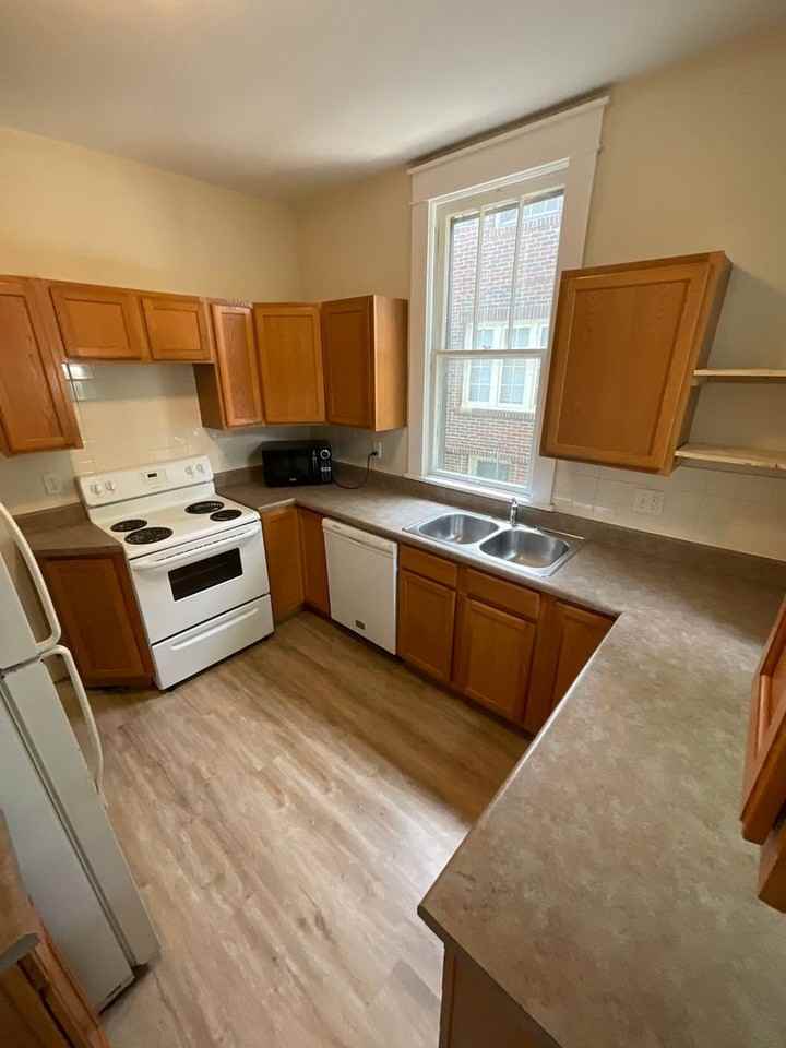 223 E 8th St - Photo 6 of 21