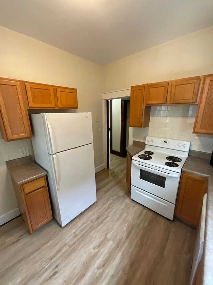 223 E 8th St - Photo 7 of 21