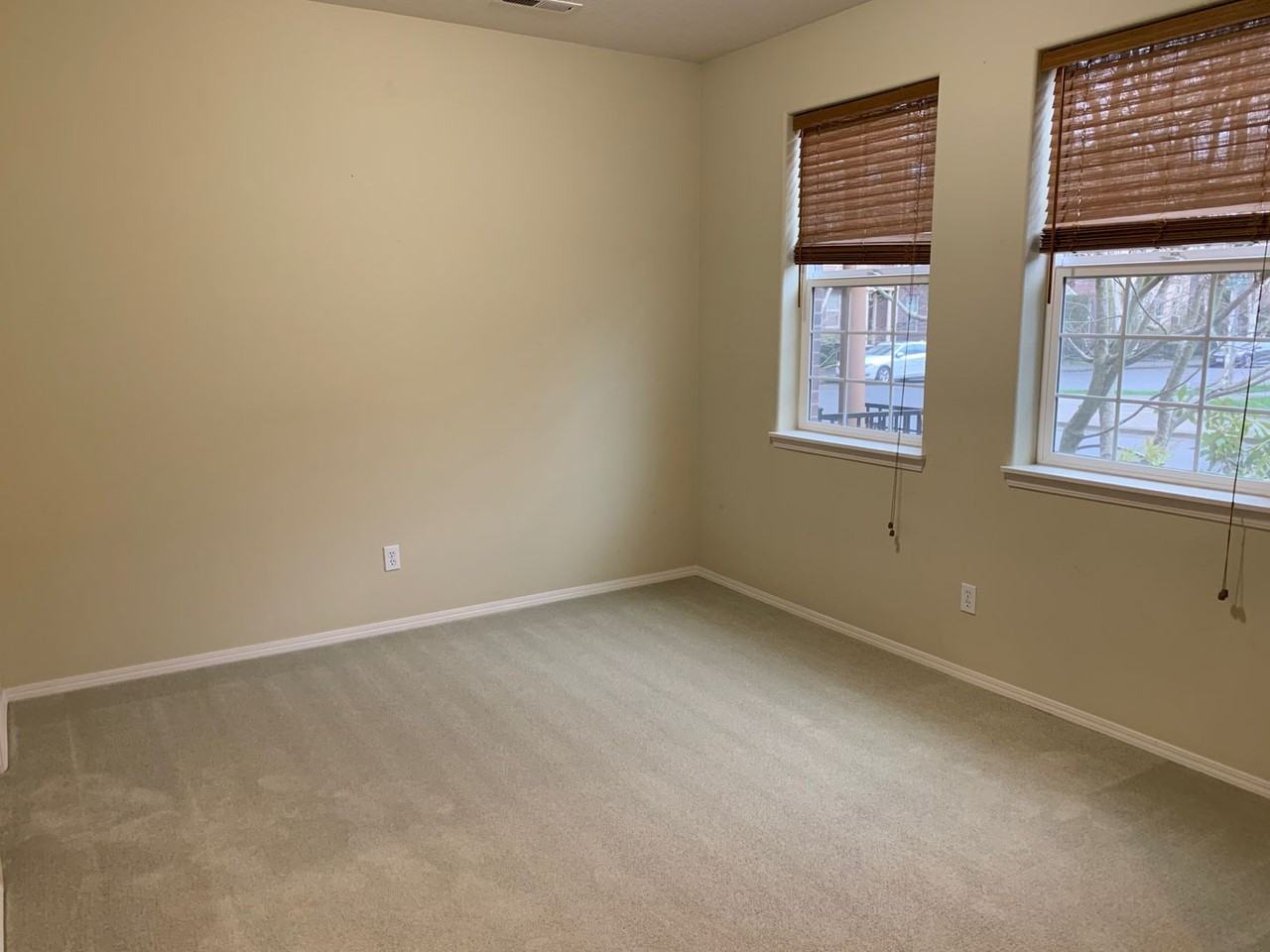 6031 Ne Maidstone St - Photo 3 of 15