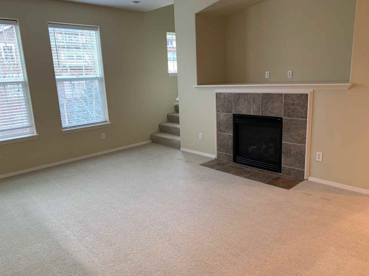 6031 Ne Maidstone St - Photo 4 of 15