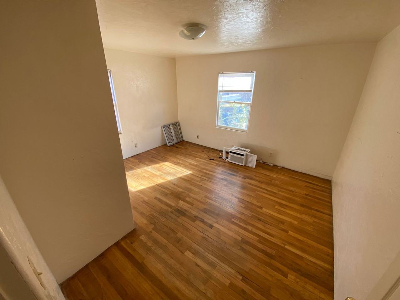 200 W 24th St - Photo 5 of 9