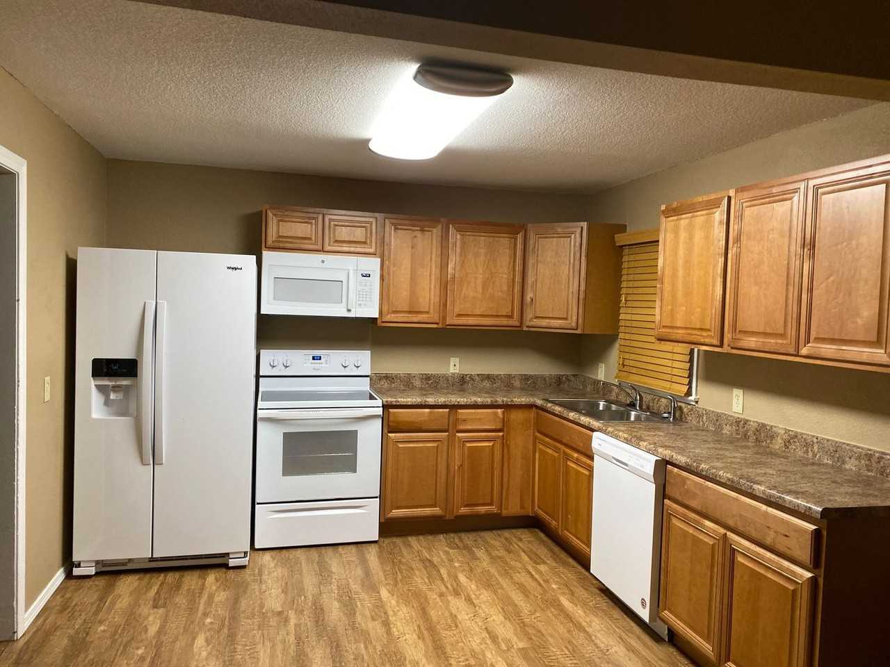 1229 Johnson St - Photo 2 of 10