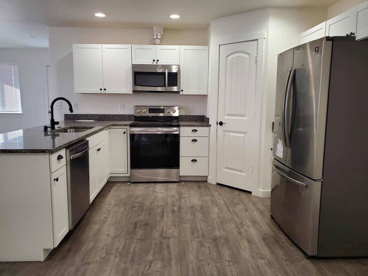 1125 W Ivy Ave - Photo 3 of 11