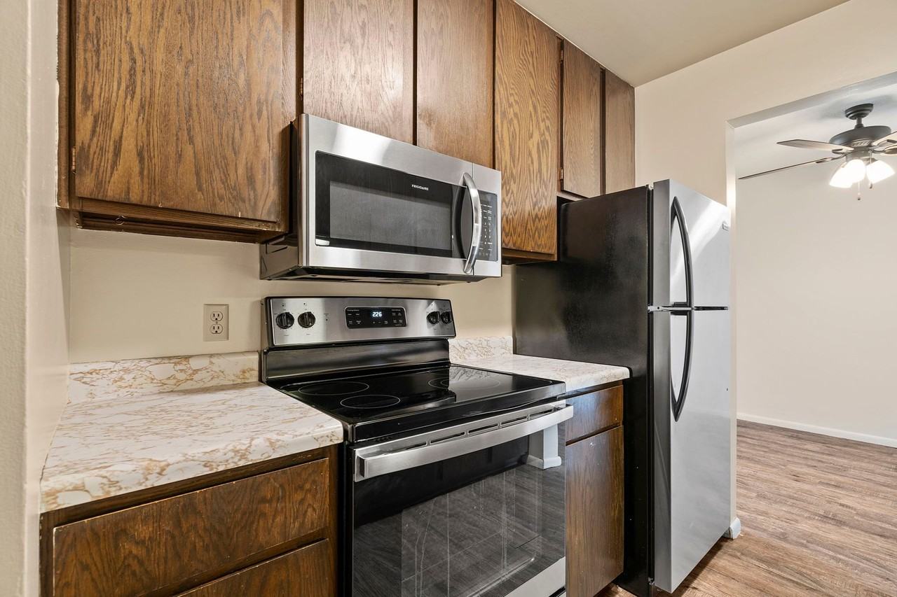 Cedarwood West Apartments | 2 - Photo 2 of 41