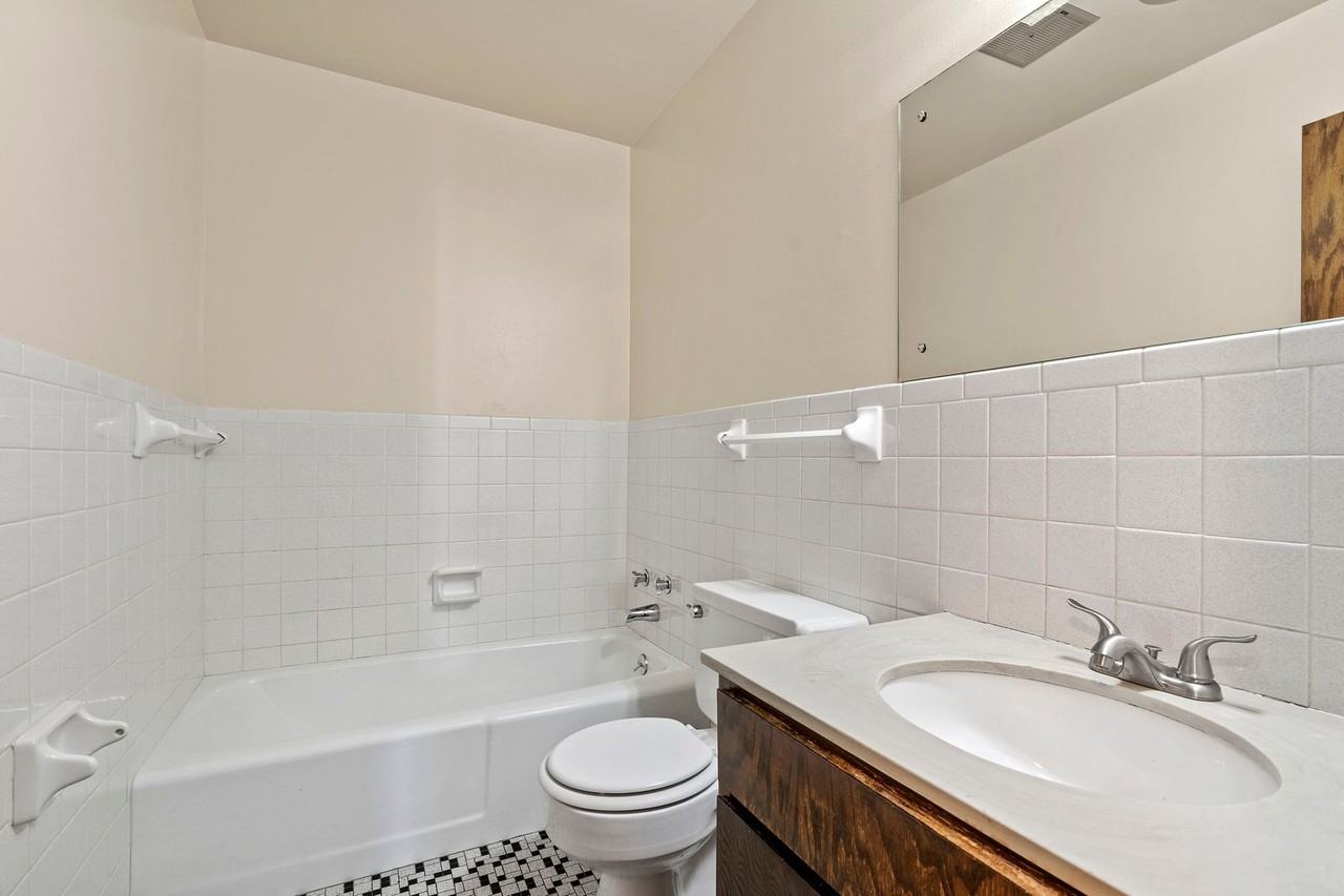 Cedarwood West Apartments | 2 - Photo 7 of 41