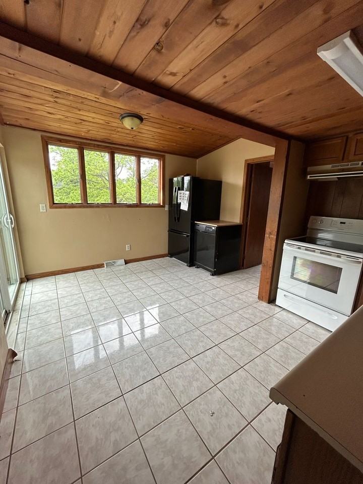 2172 Strongs Avenue - Photo 2 of 9