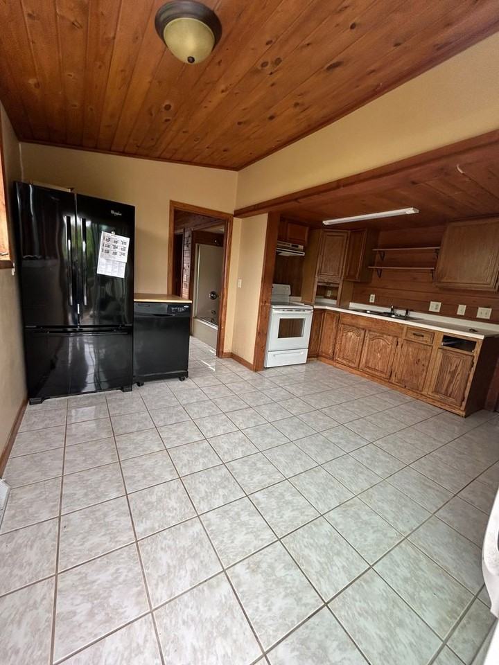 2172 Strongs Avenue - Photo 3 of 9