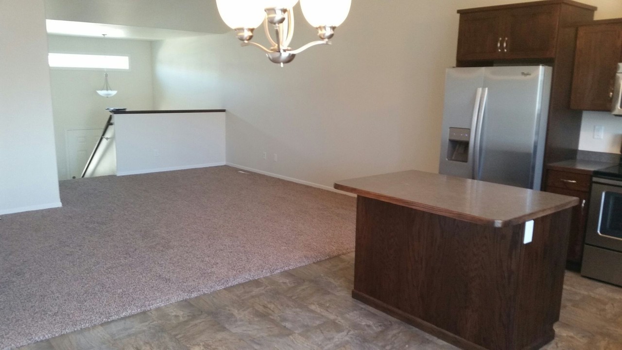 5563 58th St S - Photo 3 of 7
