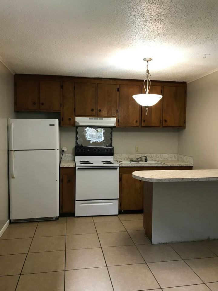 712B 19th St - Photo 2 of 5