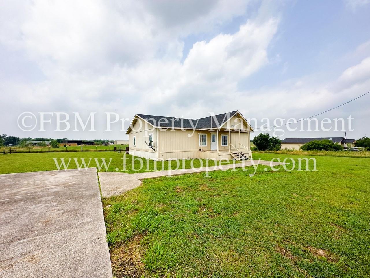 215 W Harris Rd - Photo 3 of 28