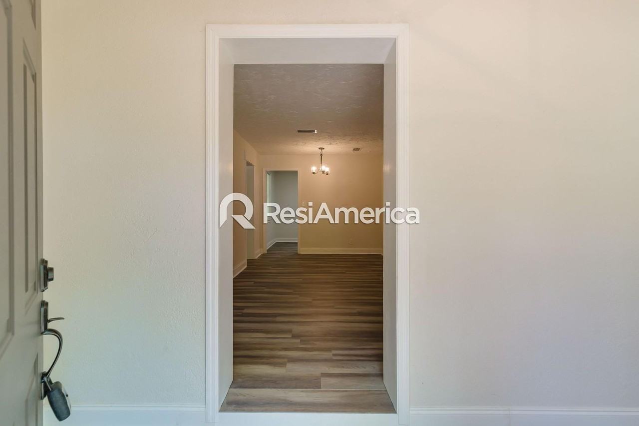 2227 Commonwealth Ave - Photo 2 of 15