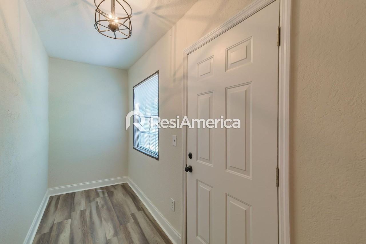 2227 Commonwealth Ave - Photo 3 of 15