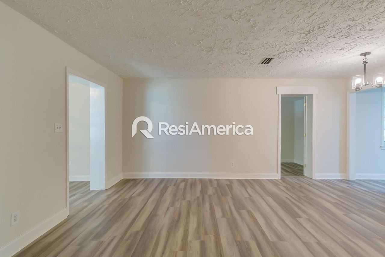 2227 Commonwealth Ave - Photo 5 of 15