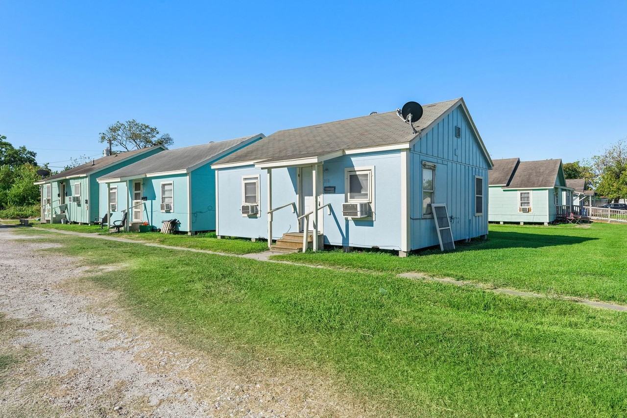 331 9th Street North - Photo 2 of 12