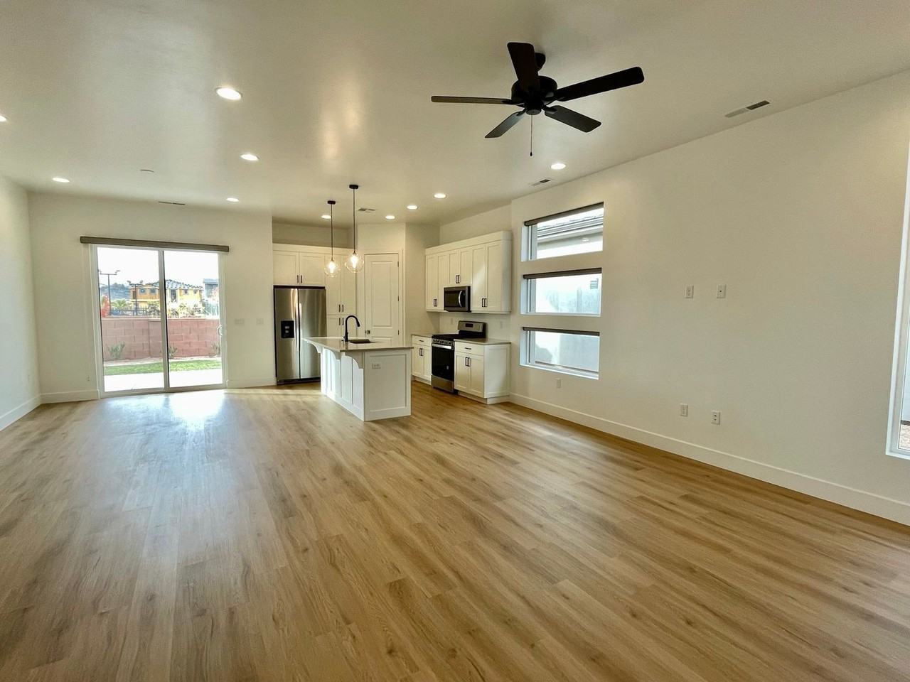 2818 E Church Oak Dr - Photo 4 of 21