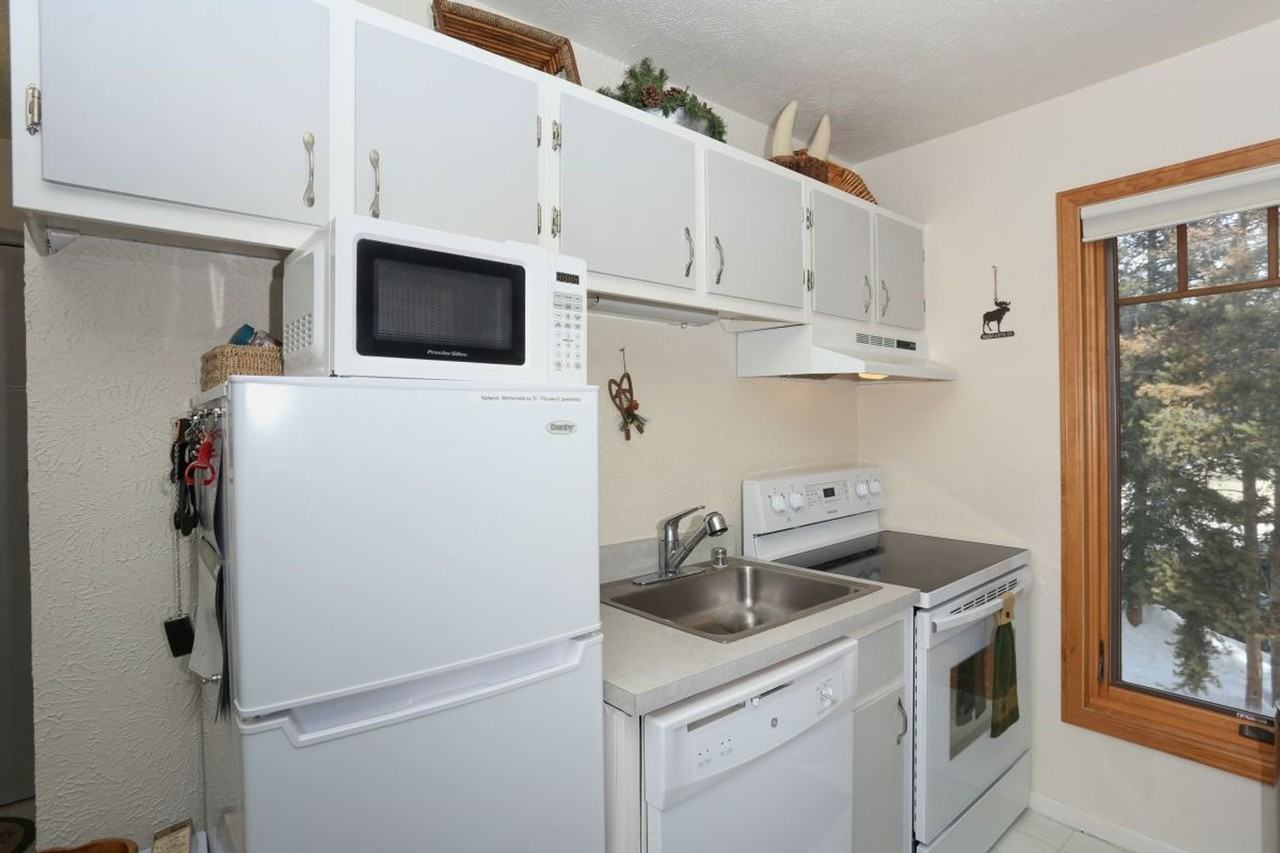 800 Columbine Dr #10 - Photo 5 of 21