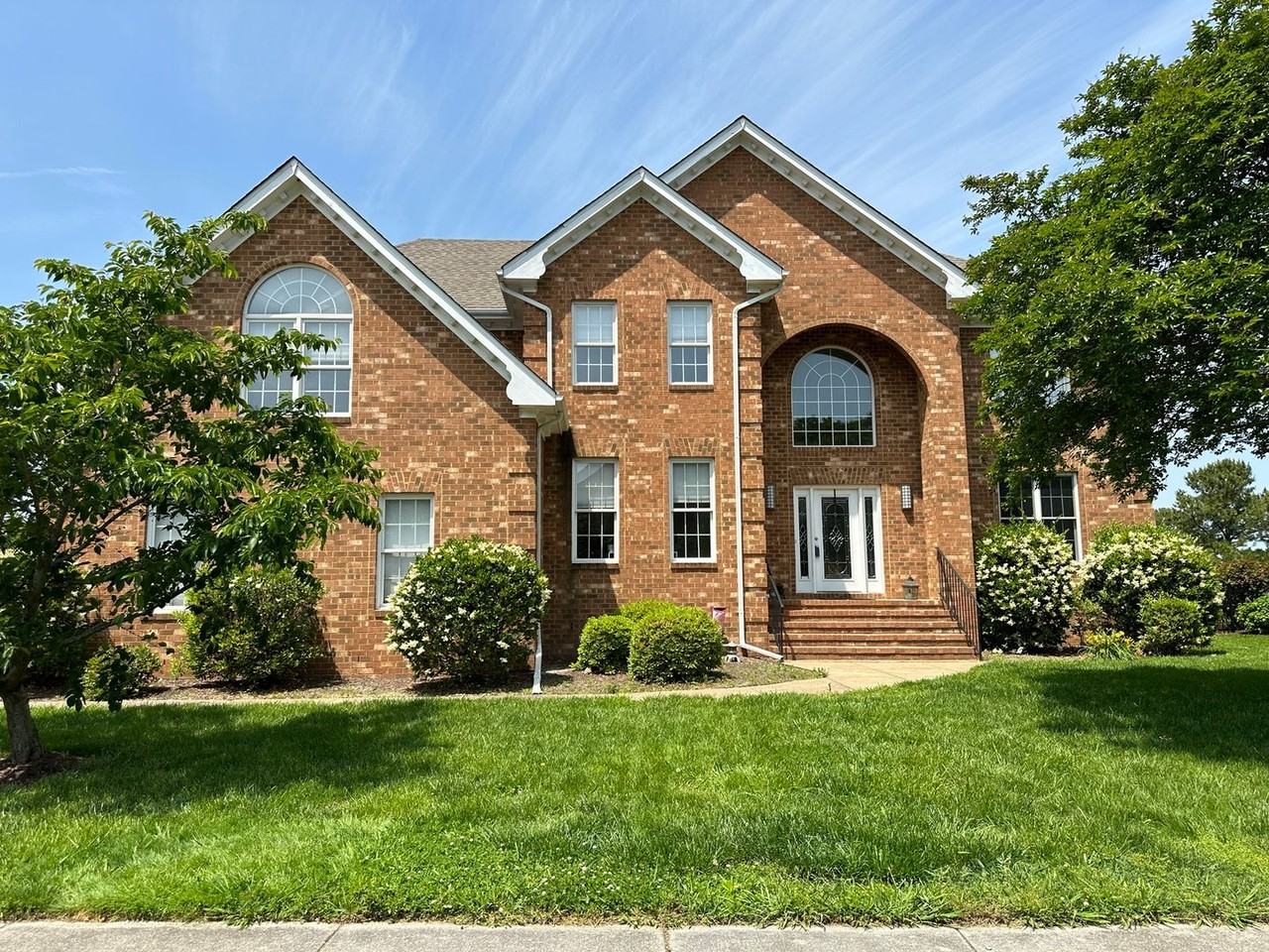 1320 Club House Dr