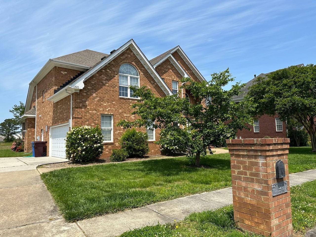 1320 Club House Dr - Photo 4 of 26