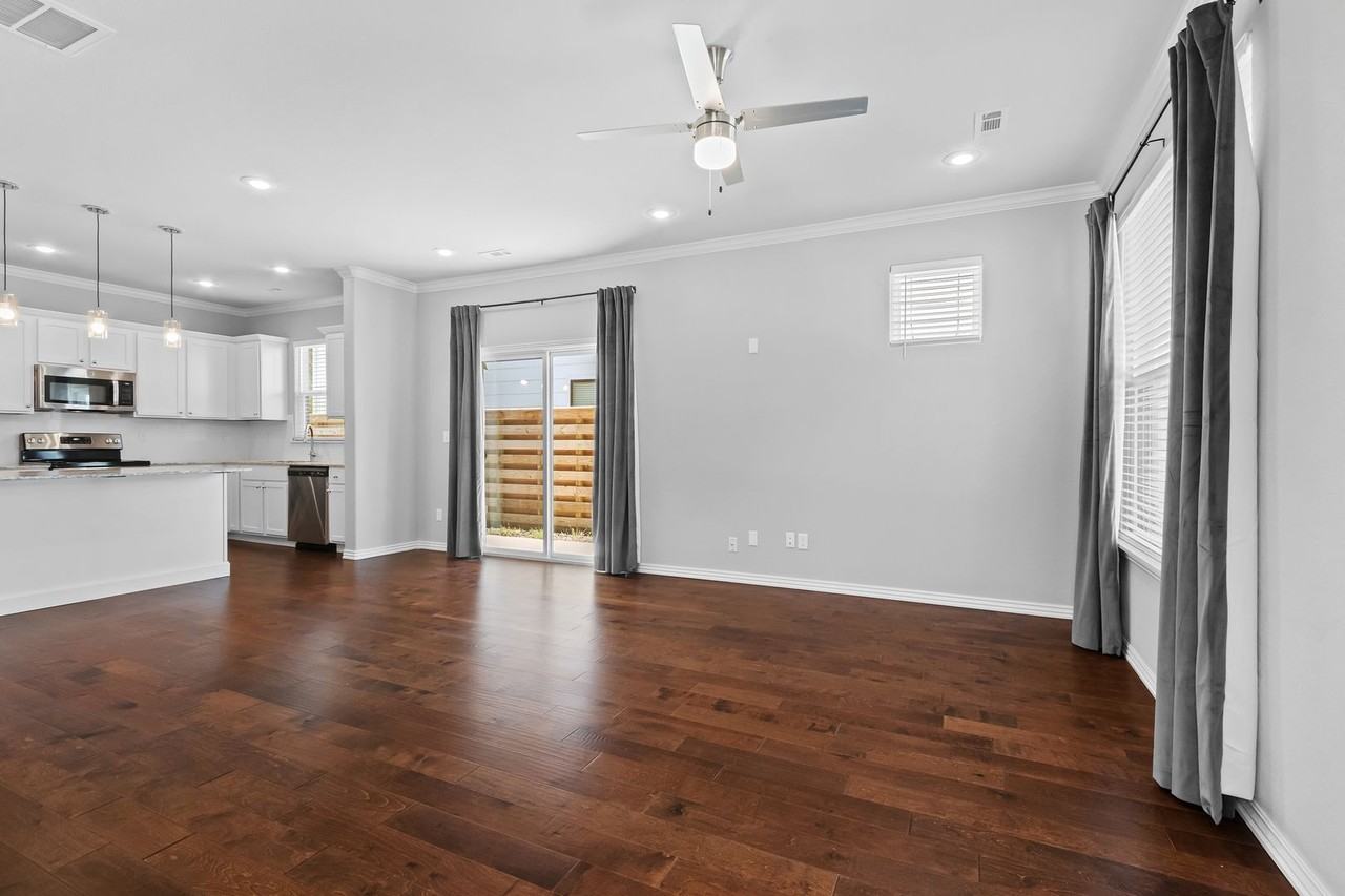 1434 N Oakland Ave - Photo 6 of 29