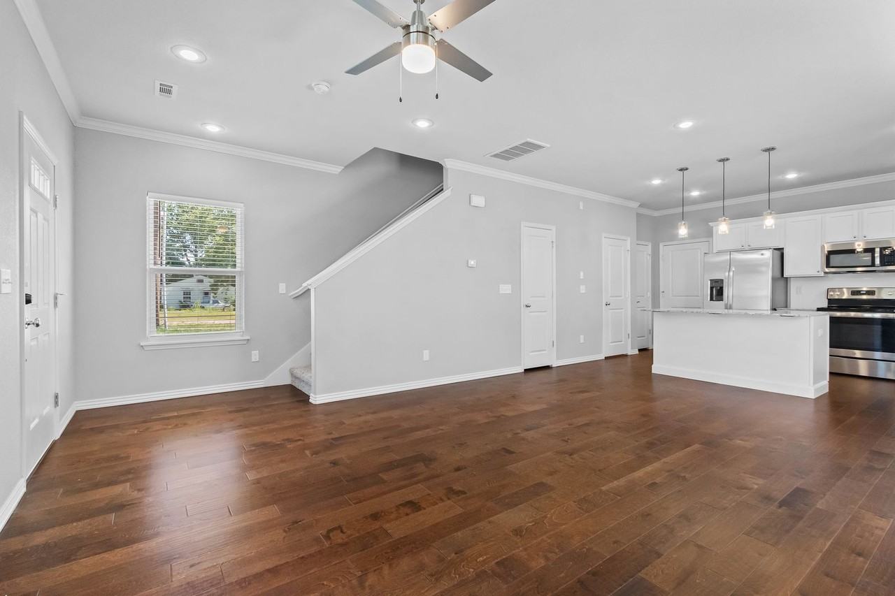 1434 N Oakland Ave - Photo 7 of 29