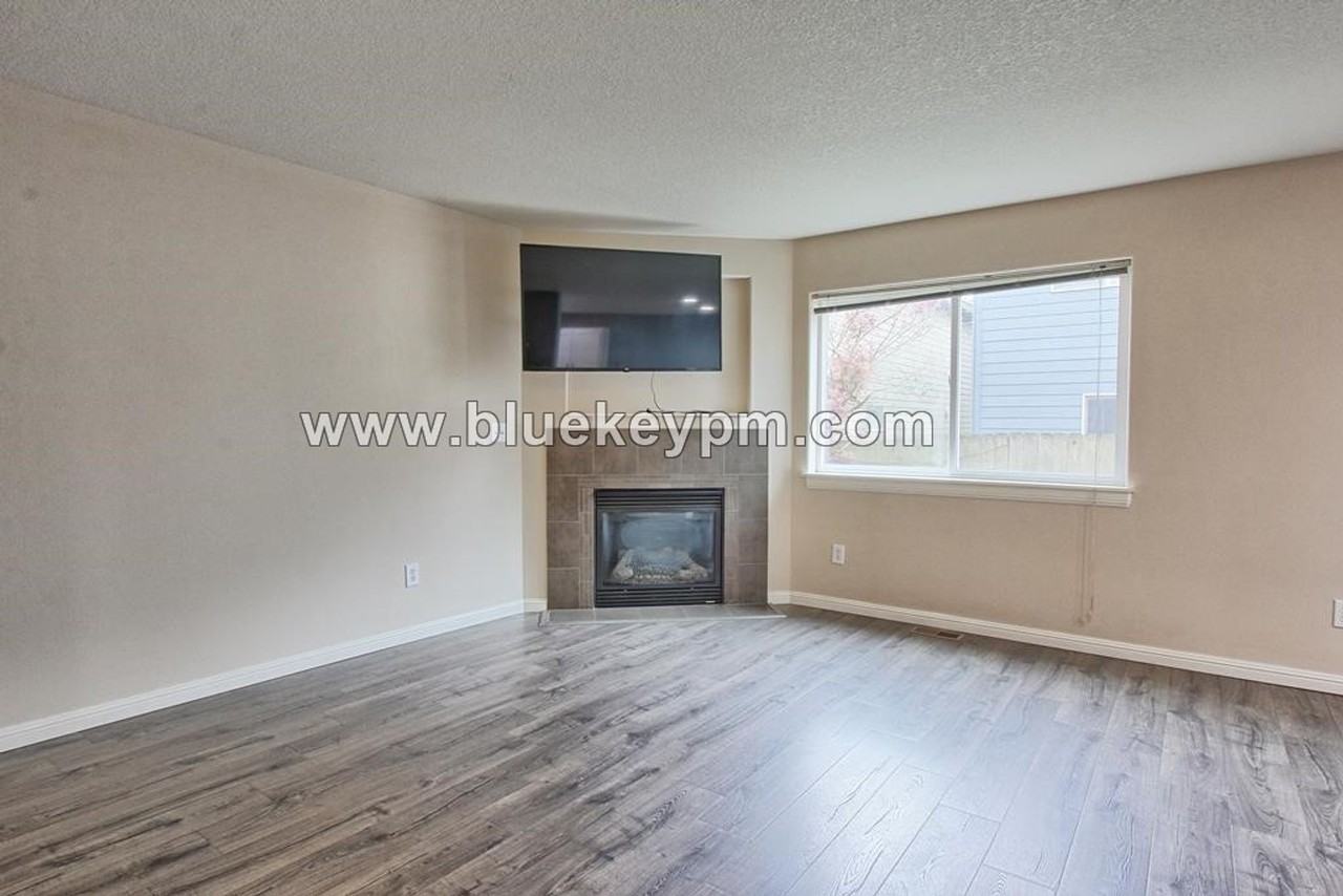 3727 Nw 122nd St - Photo 3 of 14