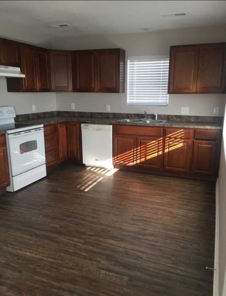 2324 Kentucky Ave - Photo 3 of 5