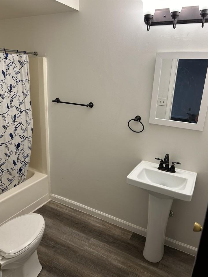 1006 S College St #1 - Photo 2 of 8