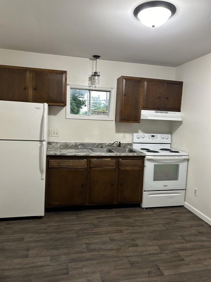 1006 S College St #1 - Photo 4 of 8