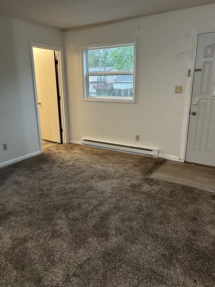 1006 S College St #1 - Photo 5 of 8