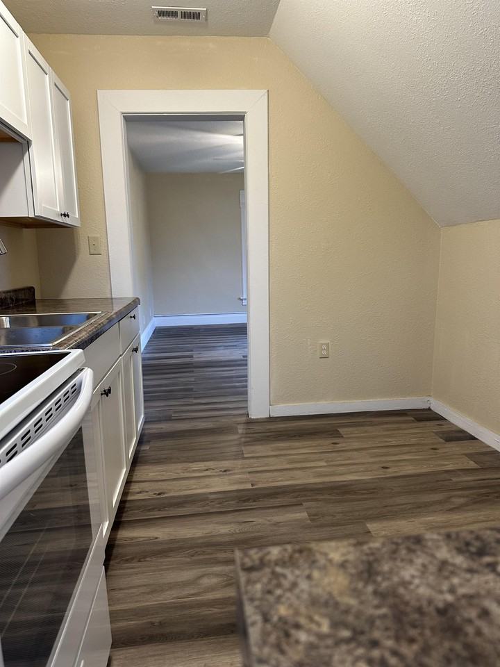 202 E Graham St #2 - Photo 2 of 10