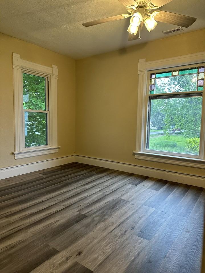 202 E Graham St #2 - Photo 3 of 10