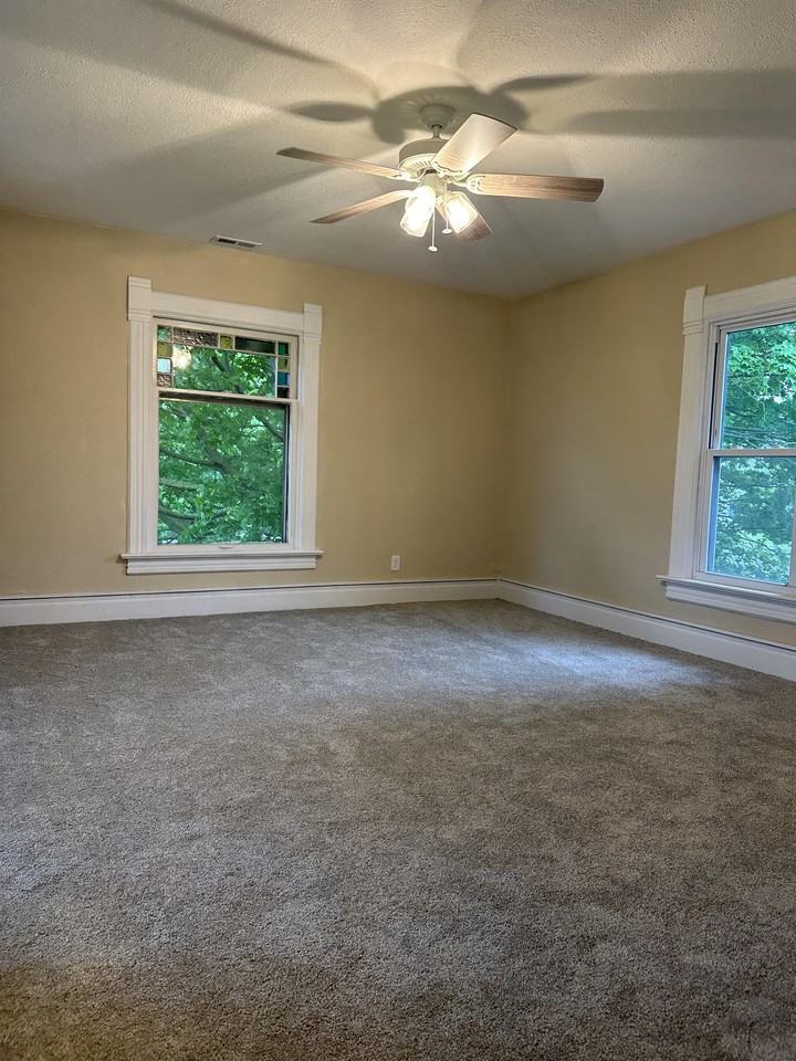 202 E Graham St #2 - Photo 6 of 10