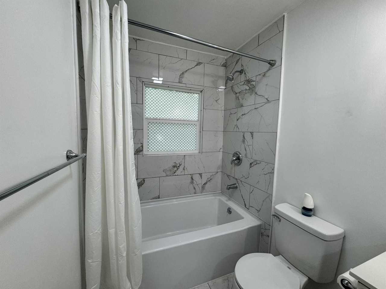719 E College St #1 - Photo 5 of 7