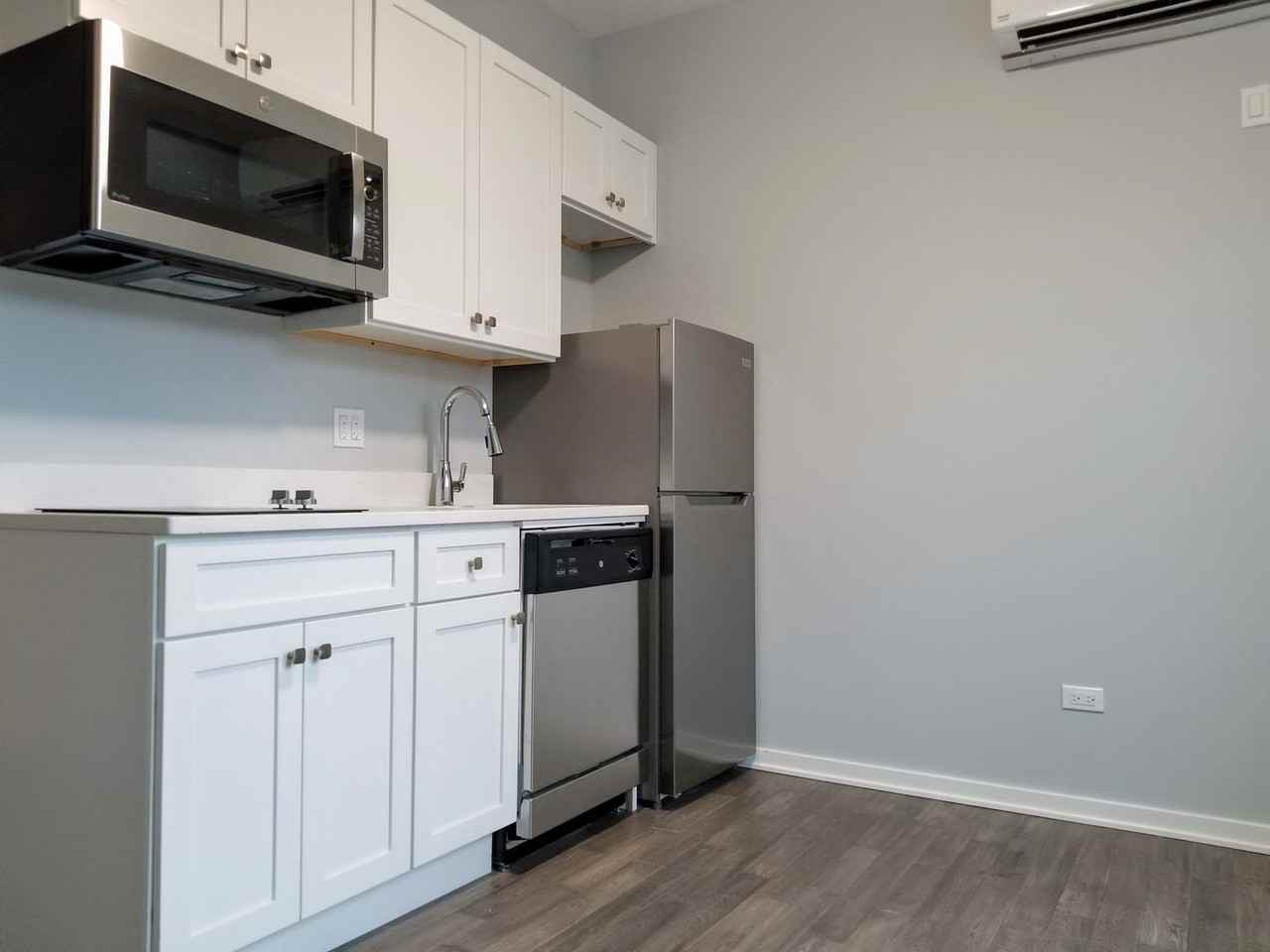 5240 5240 N. Winthrop - 401 #401 - Photo 7 of 9